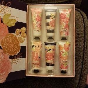 Nwt Awesome collection of hand creme